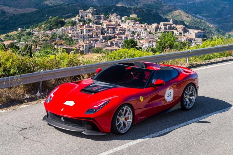 Ferrari bygger unik F12 TRS