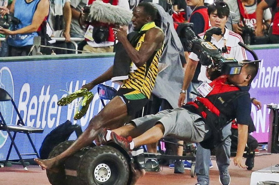 Her bliver Usain Bolt taget bagfra? af en segway