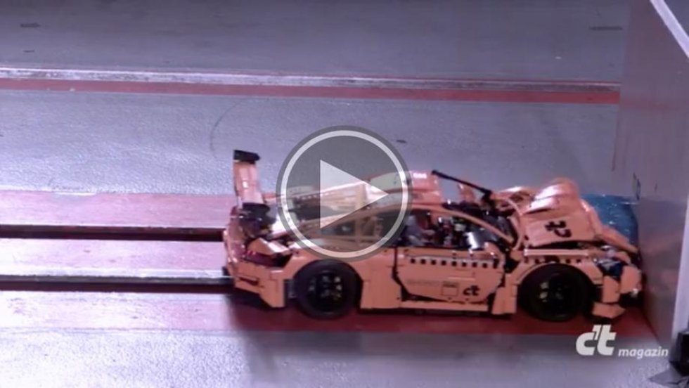 Video: Crashtest af Lego-Porsche er nærmest kunstnerisk