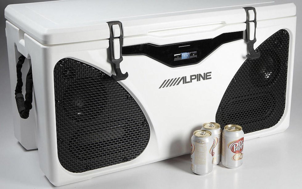 Alpines nye højtaler køler også 72 øl og oplader dine gadgets