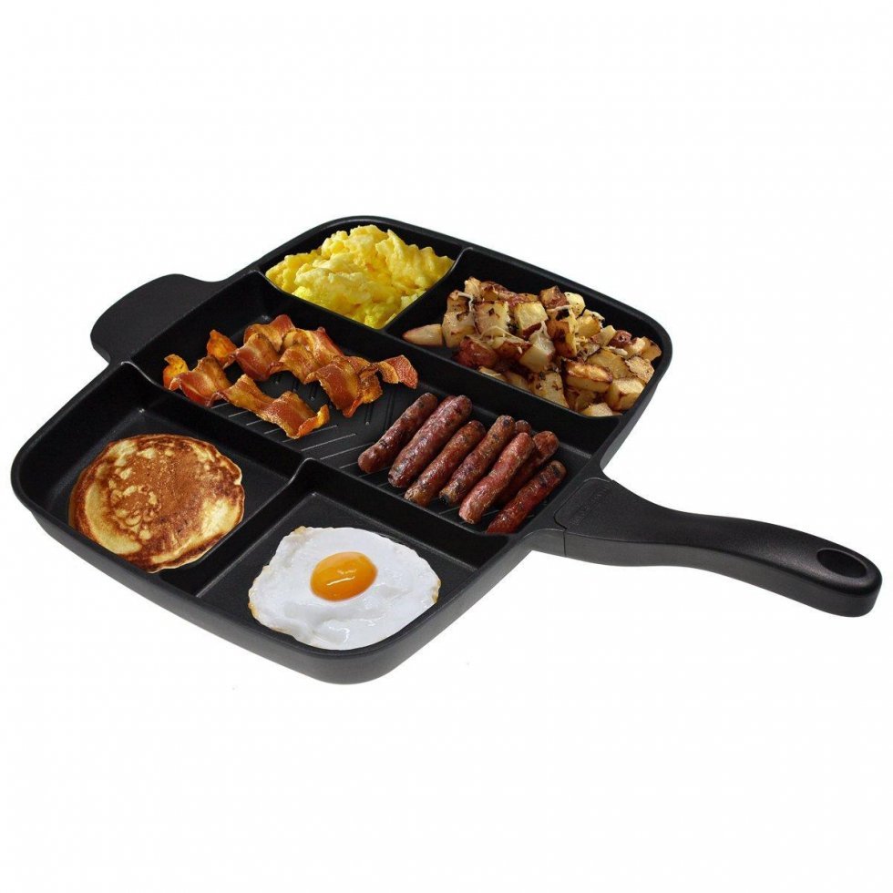 Denne pande laver det perfekte morgenmåltid med æg, bacon og pølse på én gang