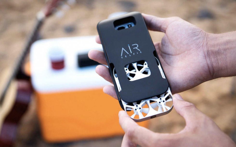 Nu kan du få en flyvende selfiestang med plads til din mobiltelefon