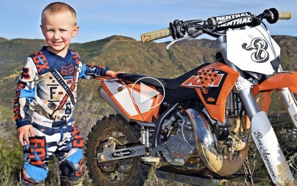 4-årig knægt er allerede en motocross-superstjerne - se ham ræse her i videoen