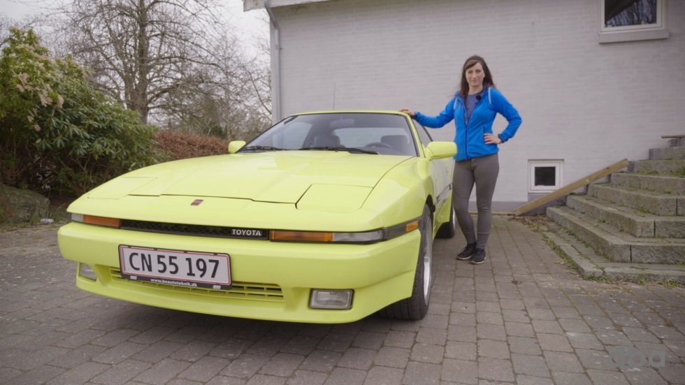 28-årige Sandra sælger sin gule, dyre bil: Jeg har droppet de fyre, der har disset den