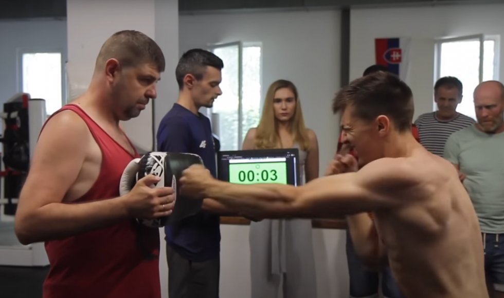 Slovakisk mand har slået verdensrekorden for flest knytnæveslag i minuttet