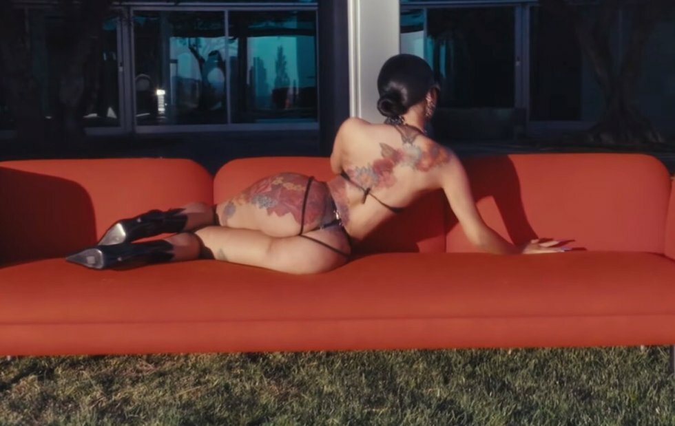 Nyd synet af Cardi Bs hypnotiserende former i ny musikvideo