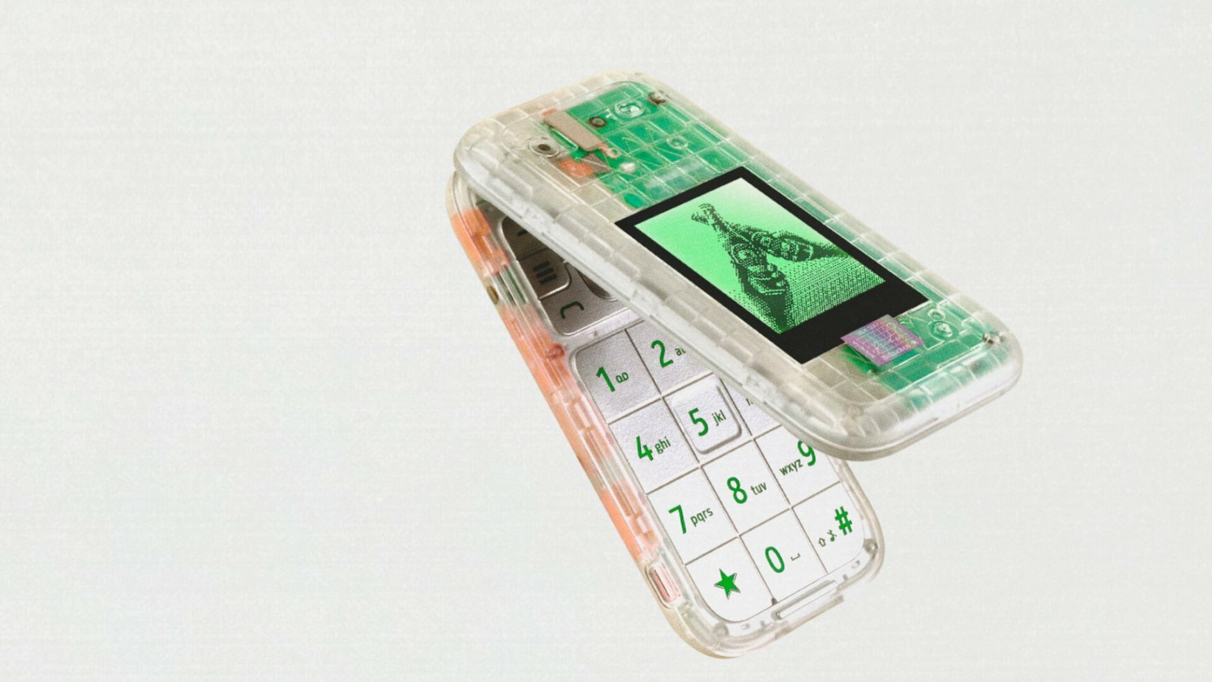 Heineken lancerer verdens kedeligste mobiltelefon for at få dig til at leve i nuet