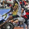 Her bliver Usain Bolt taget bagfra? af en segway