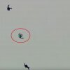 Mand hopper ud fra fly i 7,6 kilometers højde UDEN faldskærm - og overlever