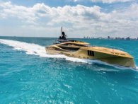 Denne guldbelagte yacht til 190.000.000 kroner er alt hvad verdensmanden behøver
