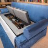BedGunSafe.com - Couchbunker er den skudsikre sofa med indbygget våbenskab i