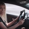 Svensk skønhed viser hvordan man kører en baghjulstrukken Lamborghini