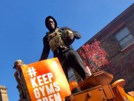 Fitness-hakkedrenge medbringer kampvogn i protest mod træningscenter-lockdown i London
