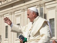 Vatikanet undersøger Pave Frans' instagram efter like til numsepige