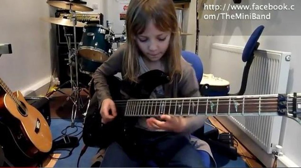 8-årig guitar-gudinde