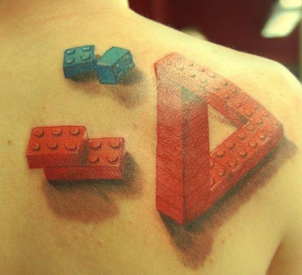 Latterlige lego-tatoveringer