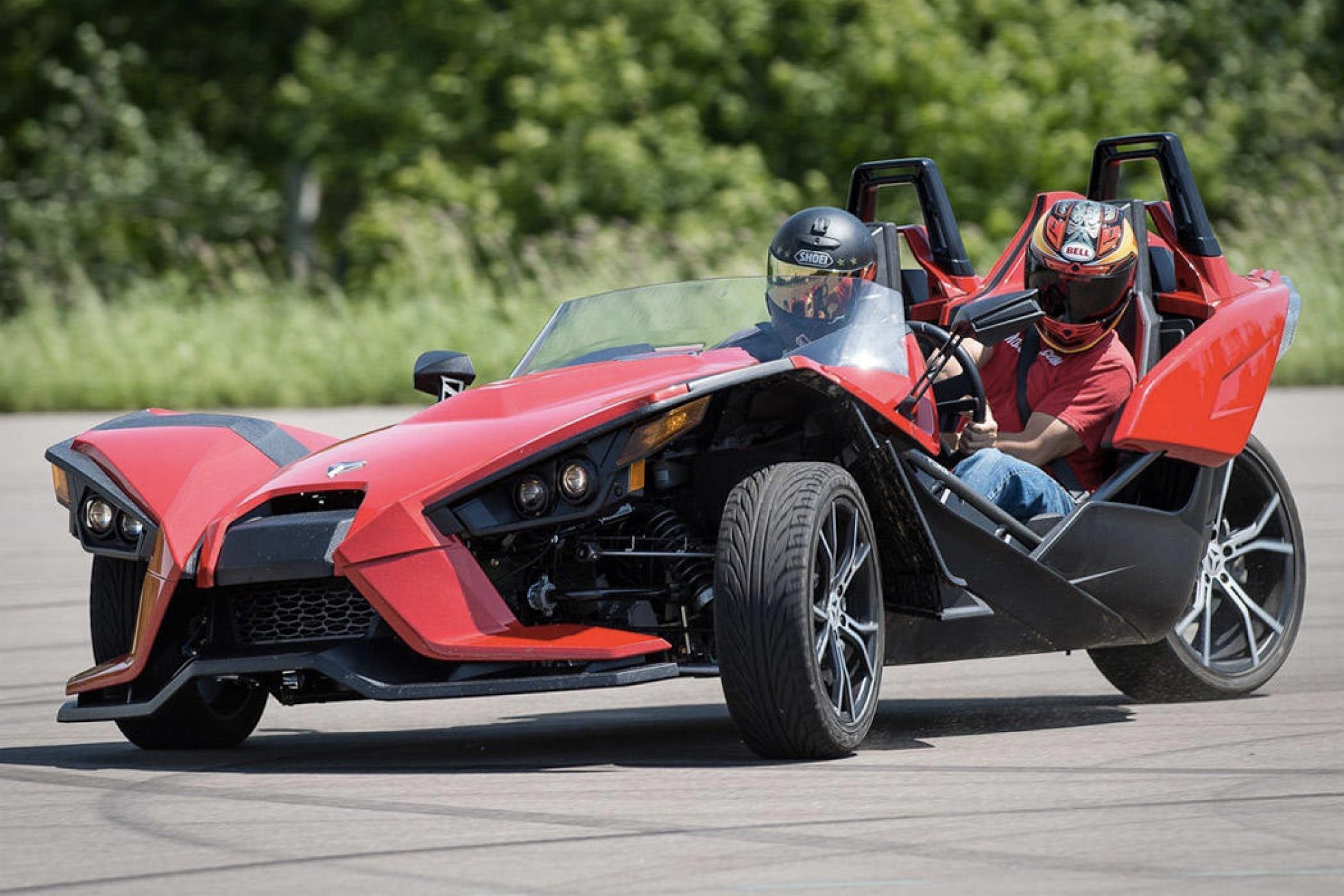 Did cars. Polaris Slingshot. Polaris 3 колесный. Трицикл спортивный. Трехколесная машина спорткар.