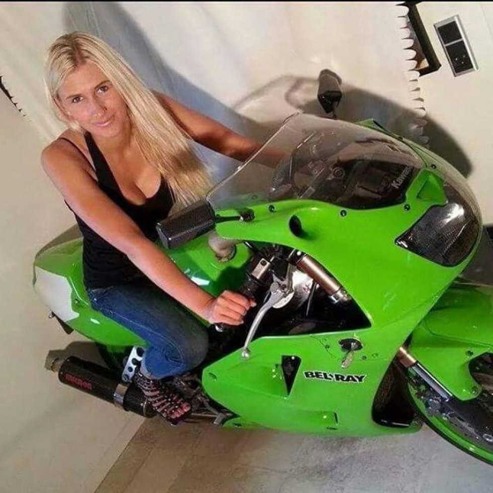 Forsidejagten: Vil du se Sine ride sin grønne motorcykel?