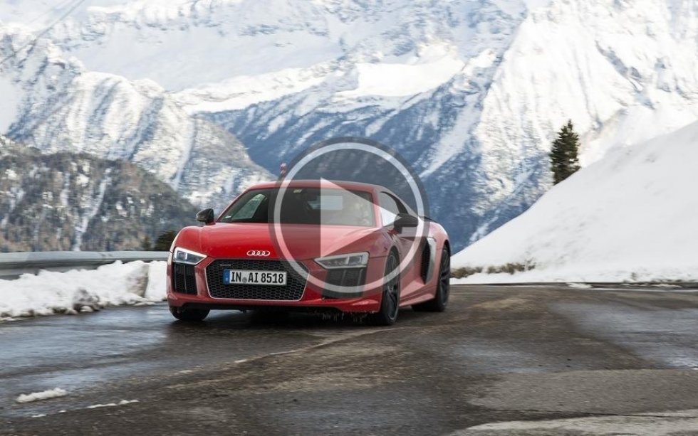 Se Audi R8 V10 Plus for fuld gas i Dolomitterne 