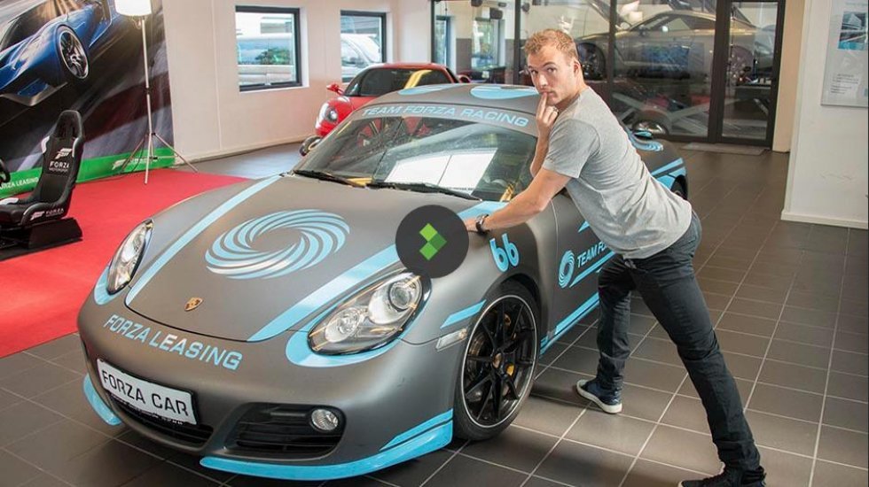 En Porsche Cayman R, Simon Talbot og et vanvittigt sjovt interview