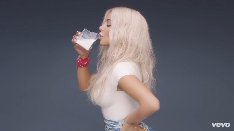Pivfrække Fergie hitter med ny musikvideo - se den uden lyd (for din egen skyld)