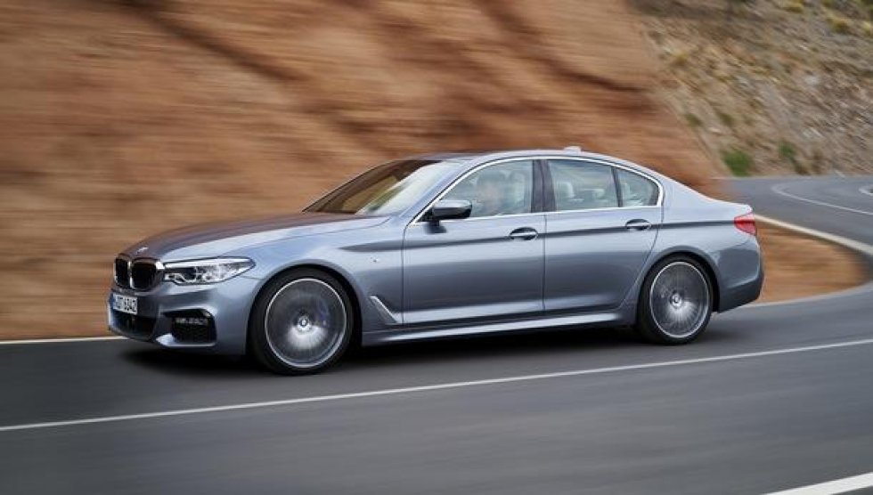 Her er den spritnye BMW 5-serie: Lettere, større og selvkørende med over 200 km/t