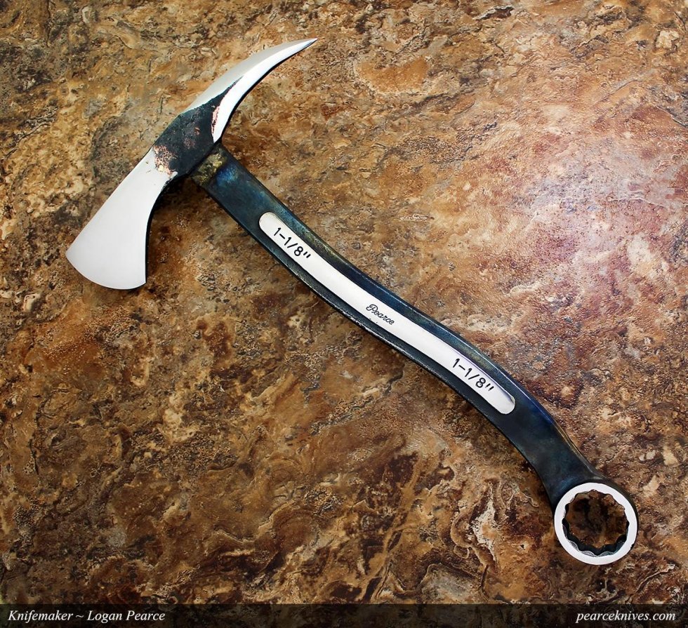 Pearch Knives - Denne tomahawk er lavet ud af en svensknøgle og er den perfekte tilføjelse til værktøjskassen