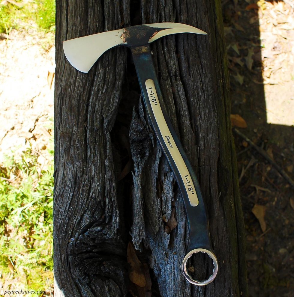Pearch Knives - Denne tomahawk er lavet ud af en svensknøgle og er den perfekte tilføjelse til værktøjskassen