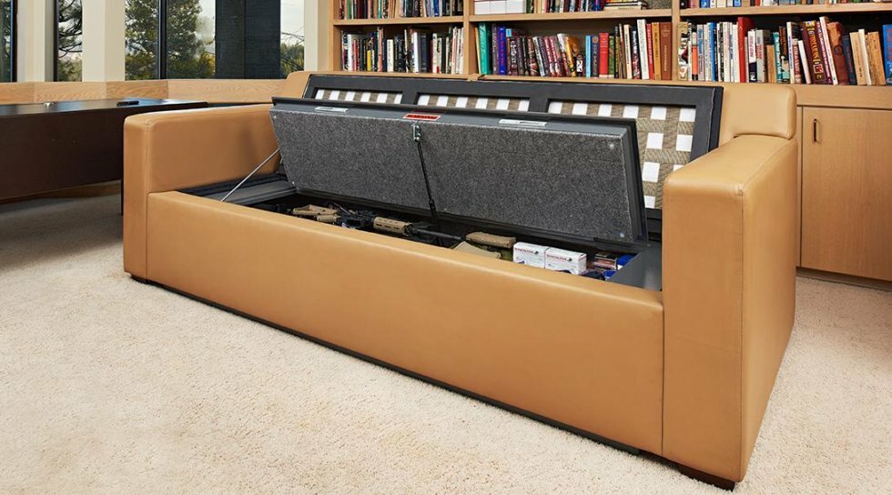 Couchbunker er den skudsikre sofa med indbygget våbenskab i