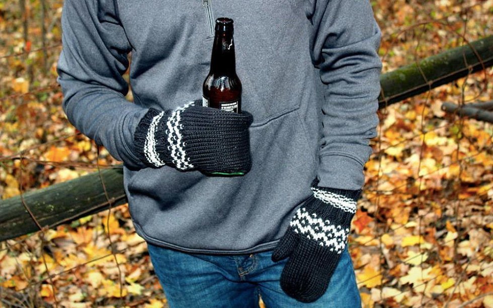 Nu kan du få en vinterhandske der holder dine hænder varme og dine øl kolde