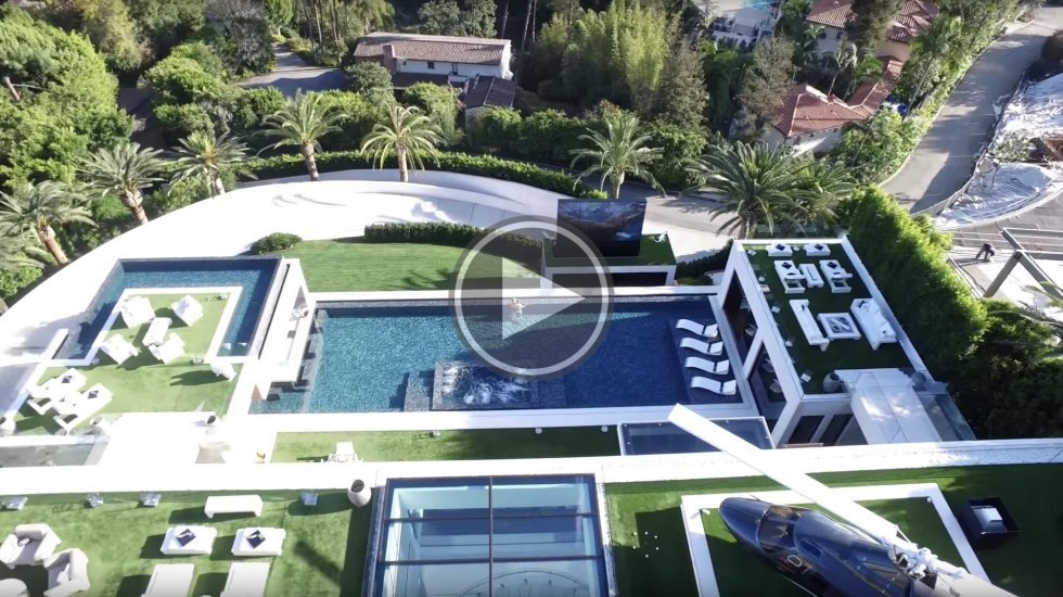 USA's dyreste hus er til salg: Helikopteren og hele garagen følger naturligvis med