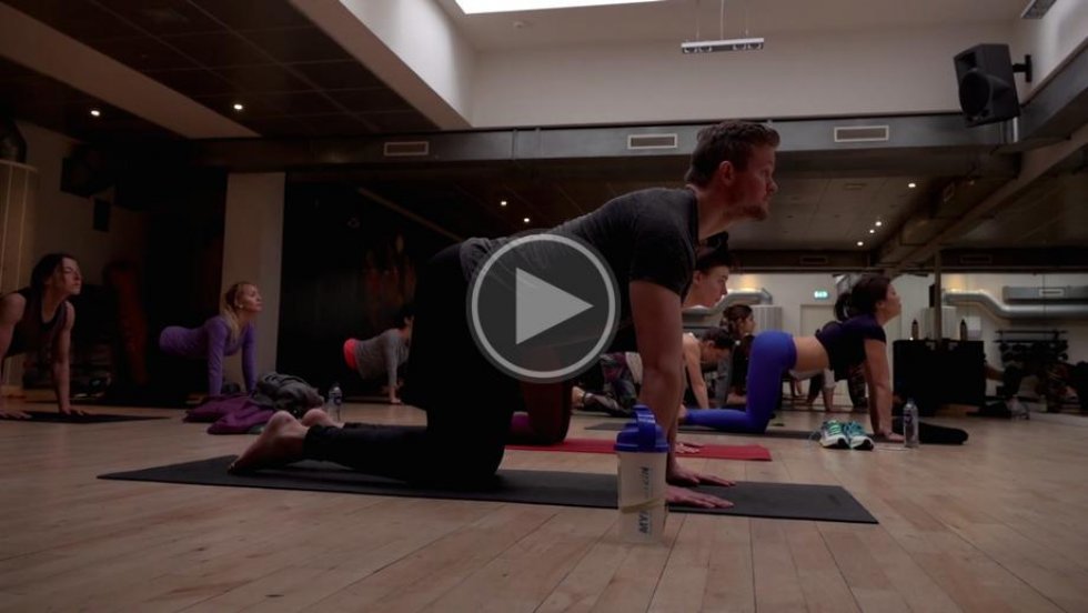 Praktikanten tester feminine former for fitness: Yoga-edition