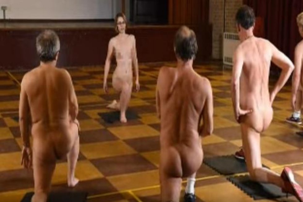 YouTube Screendump / Barcomedia TV - Kom i form uden tøj på: Her er nøgen-træning det nye
