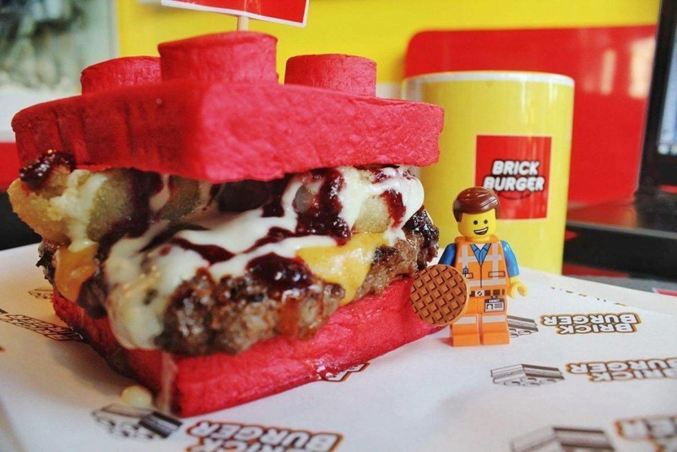 Ville du sætte tænderne i disse farverige Lego-burgere?