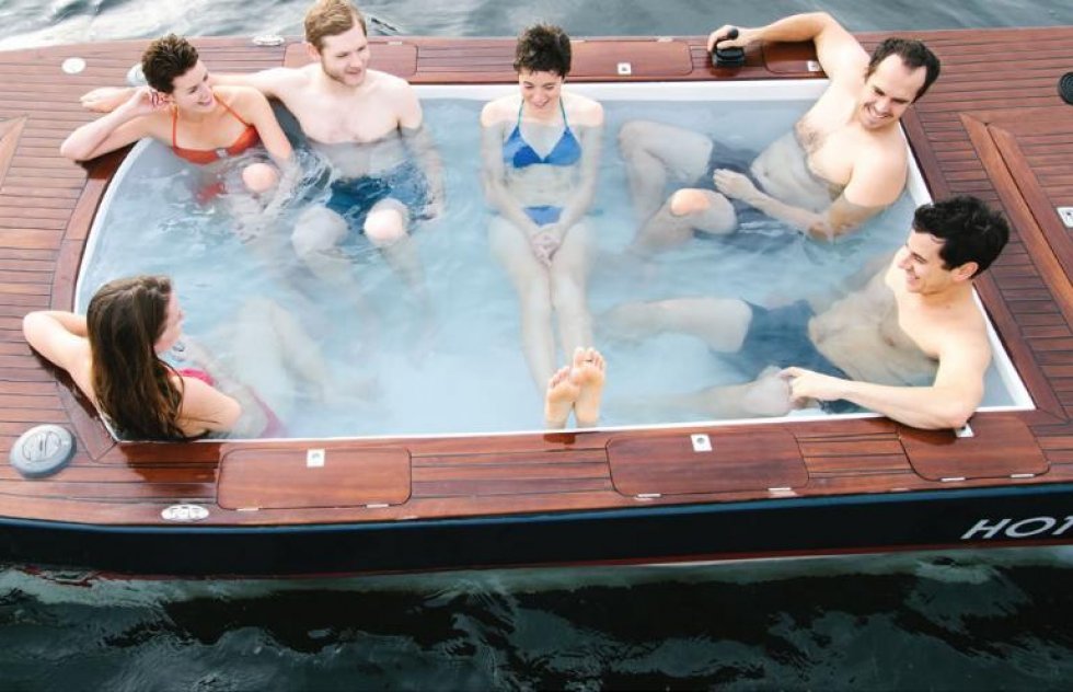 Hammacher Schlemmer - Spabads-båden er det eneste du skal eje hvis du vil være sommerens konge blandt dine venner