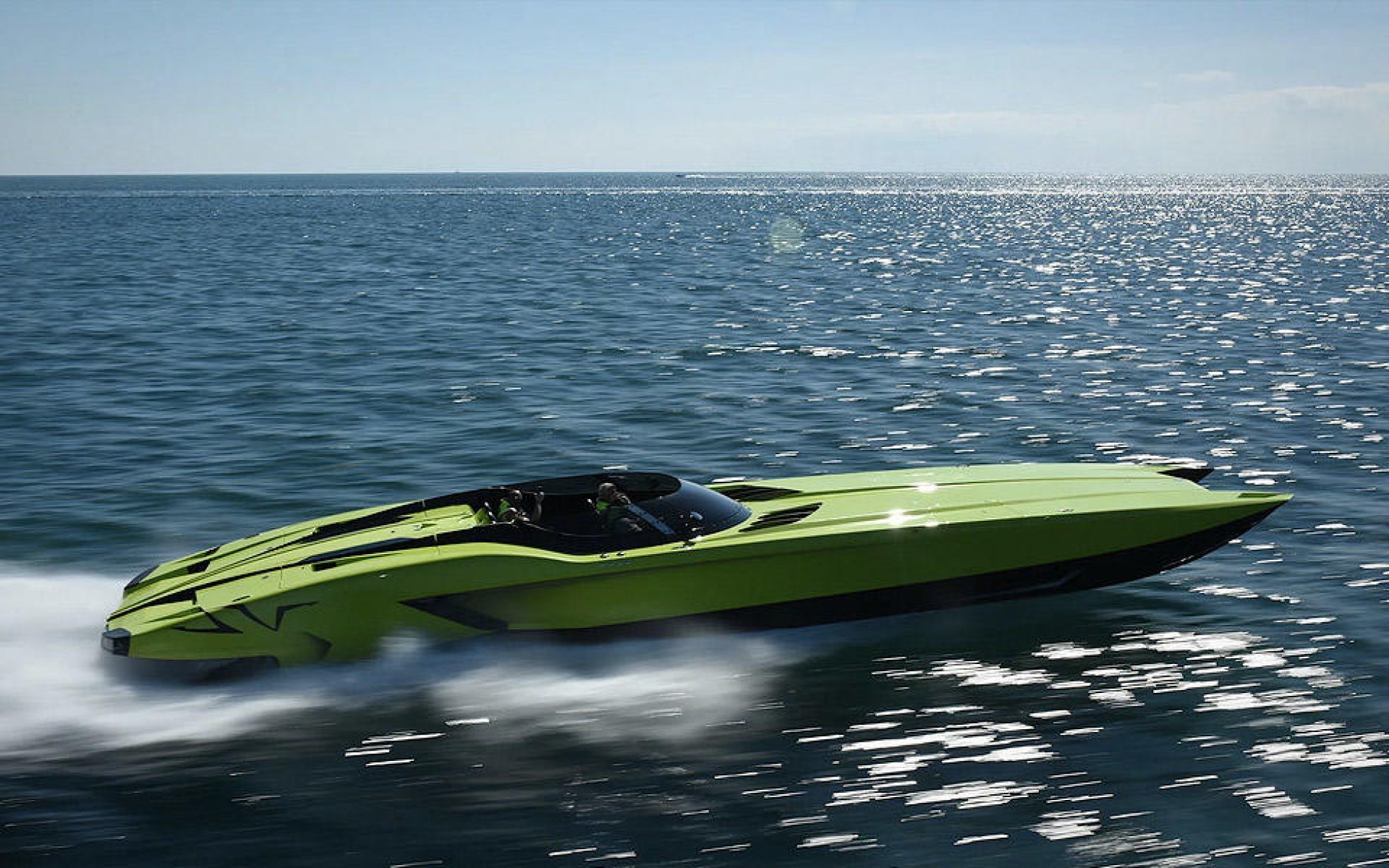 Спортивная лодка 6. Катер скоростной Ламборджини. Lamborghini Aventador катер. Ламборджини спидбот. Катамаран Ламборджини.
