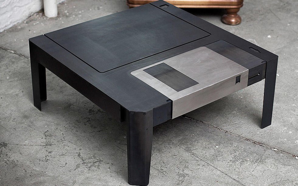 Nu kan du pryde stuen med et diskette-sofabord med hemmelig detalje