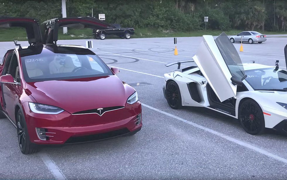 Se en Tesla Model X ydmyge en Lamborghini Aventador