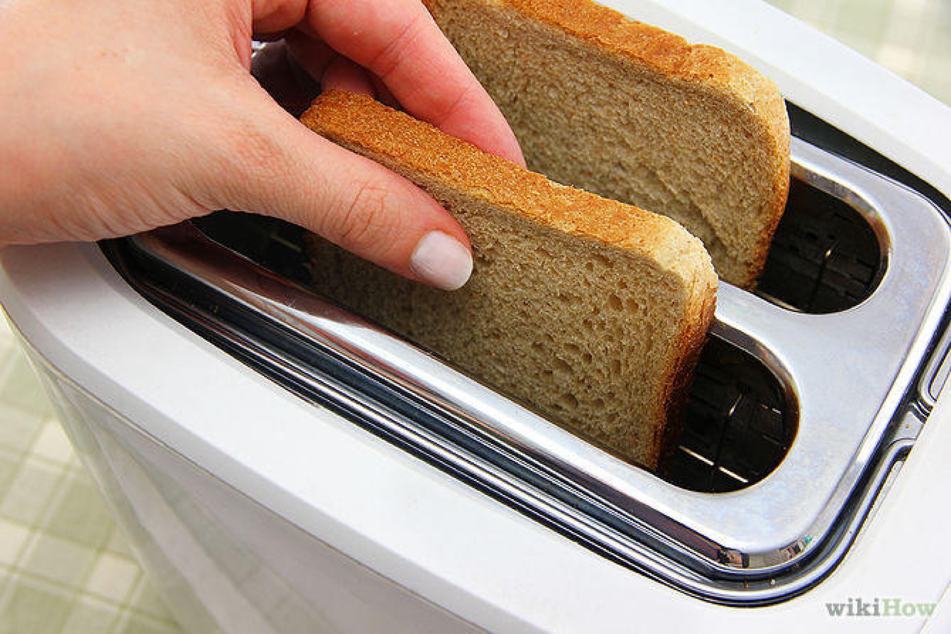 Как пользоваться тостером для хлеба. Хлеб для тостера. Хлеб в обжаренный в тостере. Специальный хлеб для тостера. Кусочки батона в тостер.