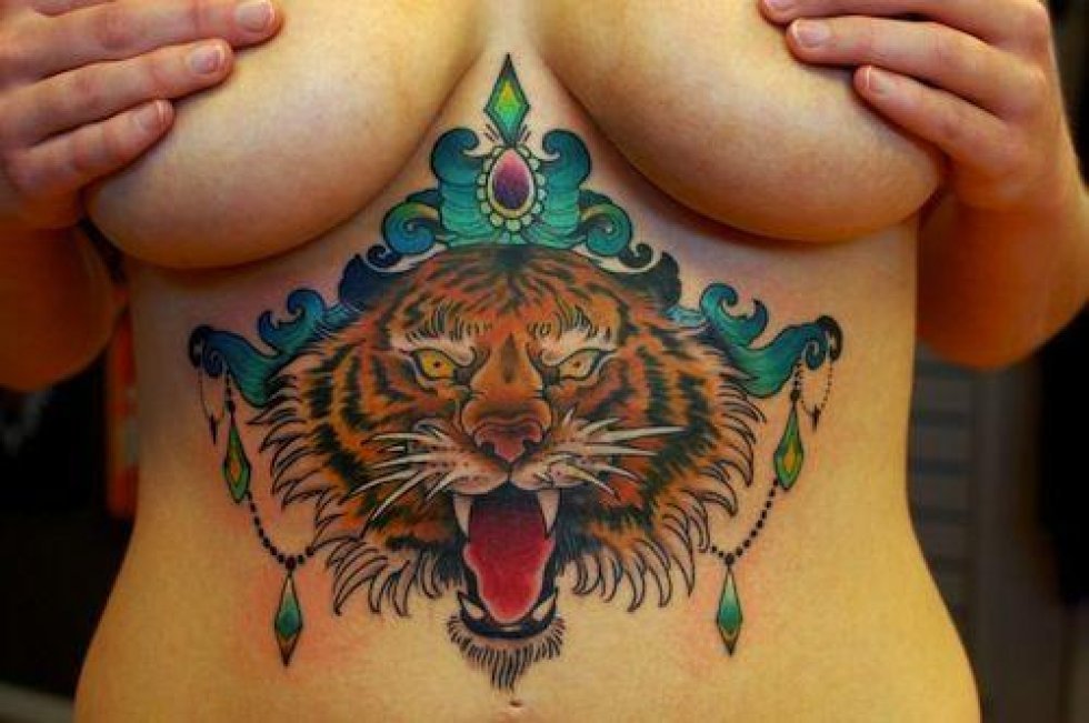 15 forfærdelige tatoveringer, der ødelægger et ellers sæt virkelig flotte bryster