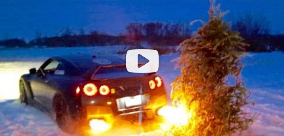 Sådan fjerner du dit juletræ - Med en Nissan GT-R
