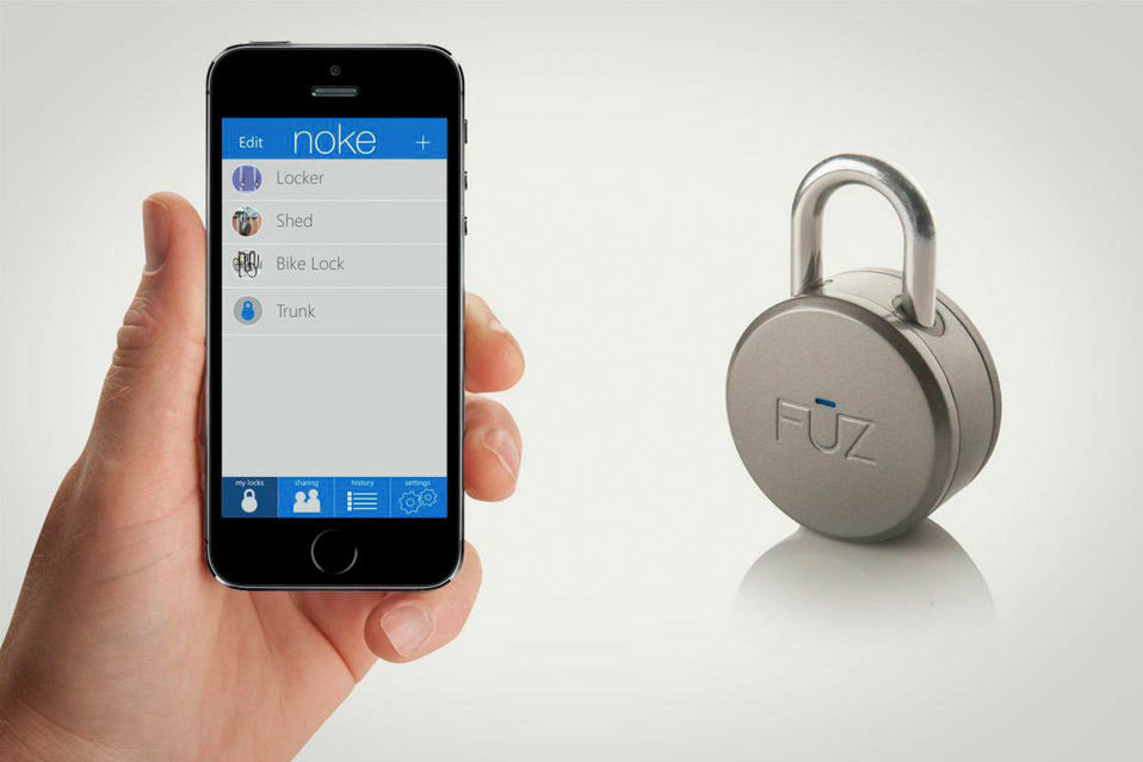 Умный bluetooth. Замок открывающийся с мобильного по блютуз. Iphone под замком. Команда по блютуз со смартфона. Открытие по блютуз.