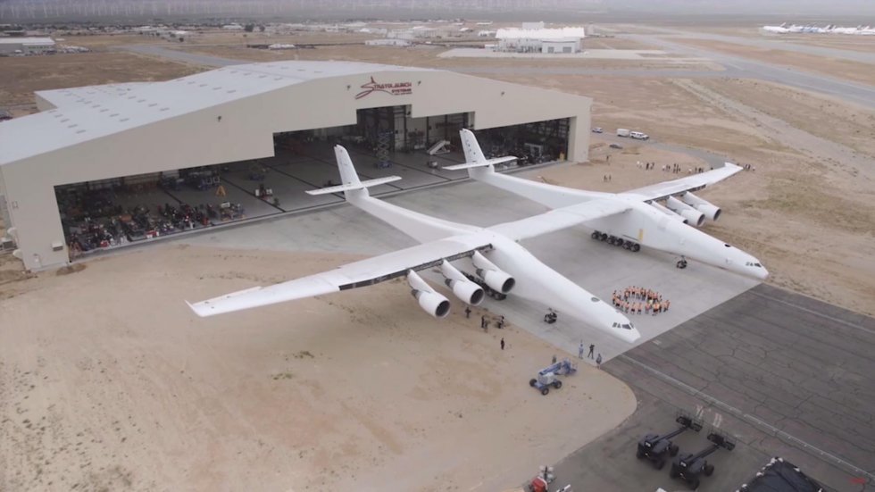 Verdens største fly har et vindefang på 117 meter, 28 hjul og 6 motorer