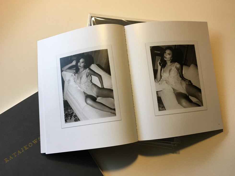 Emily Ratajkowski smider tøjet i 32 aldrig-før-sete fotos i ny udgave af kunstbog