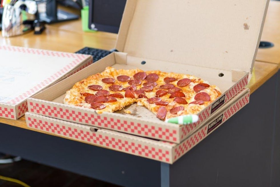 En mand har fået tilsendt 100 pizzaer af en anonym person