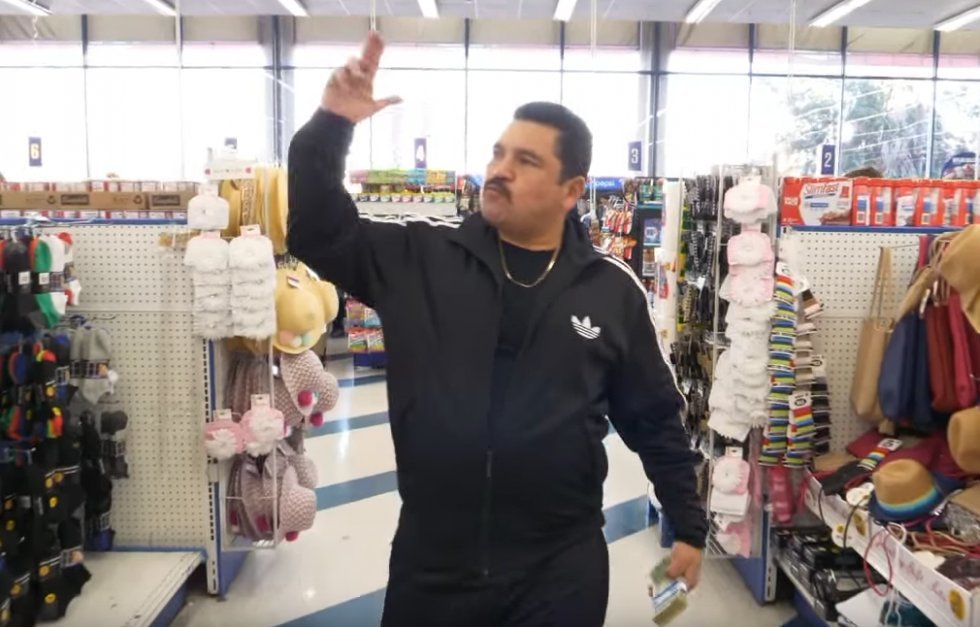 Guillermo giver (næsten) $100 væk i musikvideoen til God's Plan