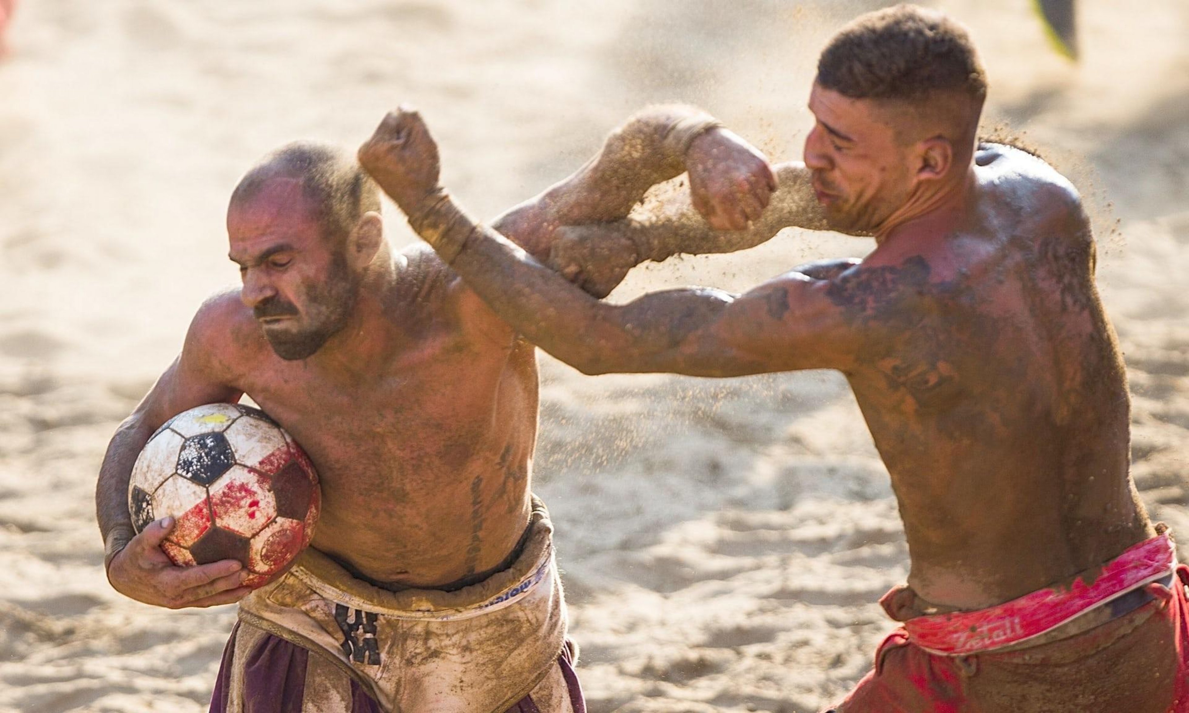 Calcio storico Fiorentino фото красивого прохода команды