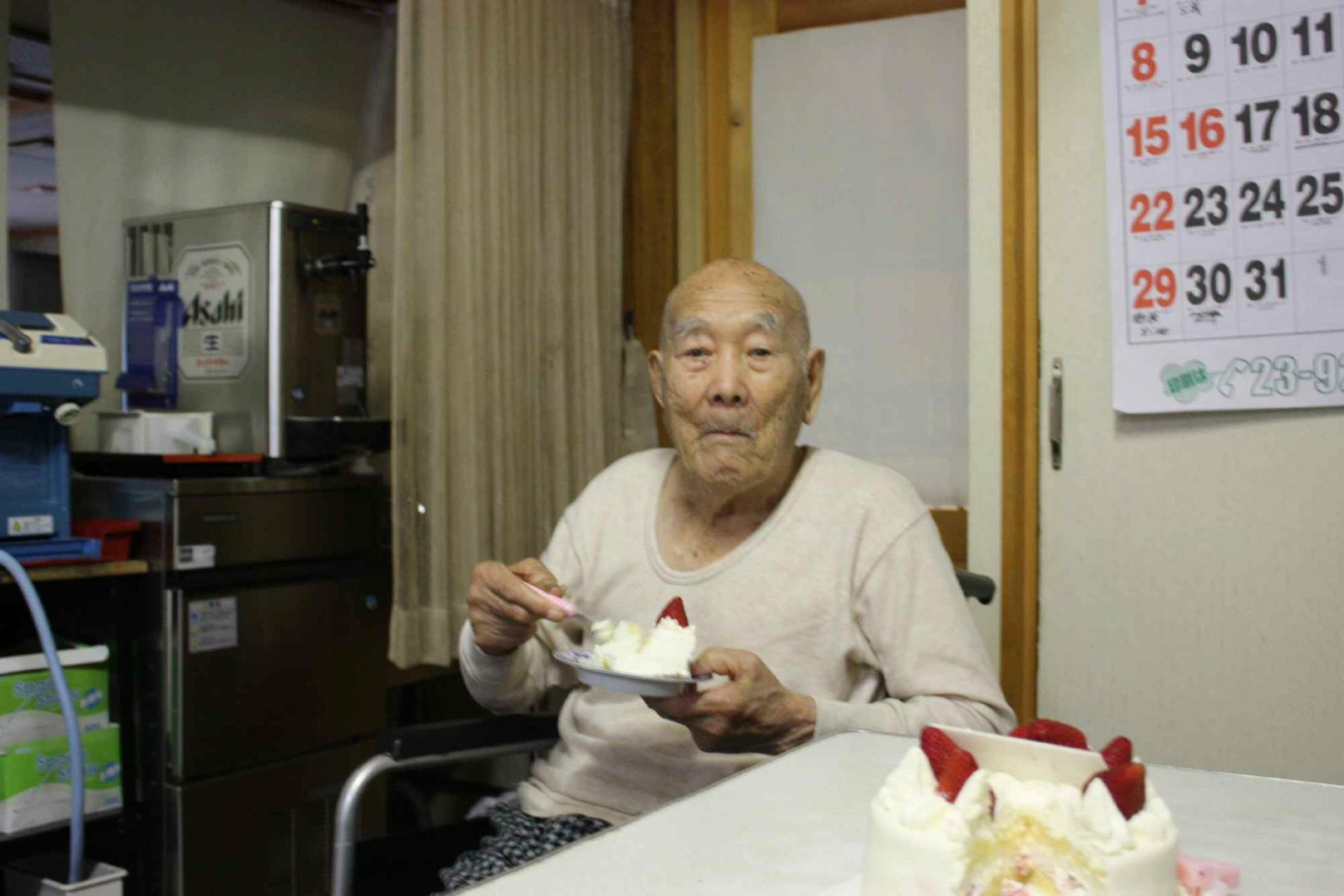 Japan grandfather. Масадзо Нонака. Японец Масадзо Нонака. Масадзо Исида. Самый старый мужчина в мире.