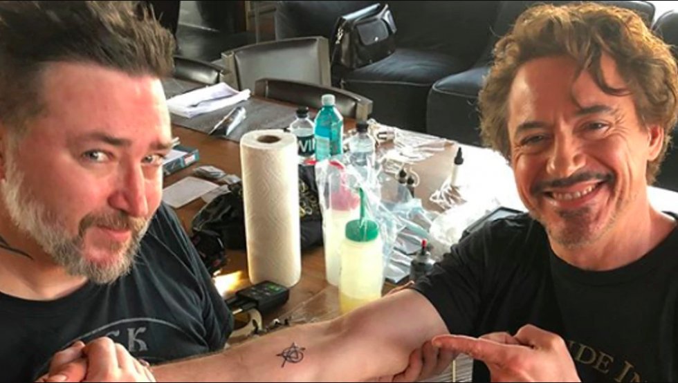 The Avengers fejrede 10 års jubilæum ved at få matchende tatoveringer