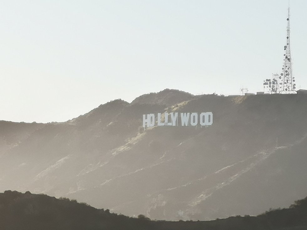 Hollywoodskiltet med 5 x hybrid zoom - skudt fra samme sted som ovenfor. - Huawei P20 Pro [Test]